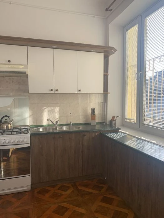 Продаж квартири 4кімнати вул Шептицьких ( універ)