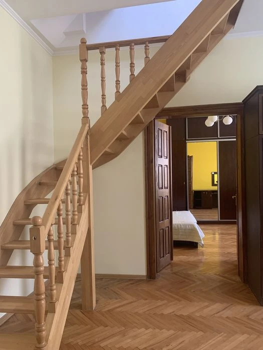 Продаж квартири 4кімнати вул Шептицьких ( універ)