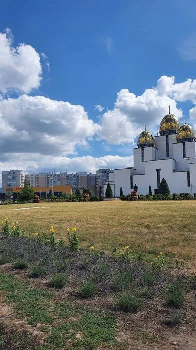 Продаж 2 кім. квартири+кухня-студія в новобудові в центрі Си