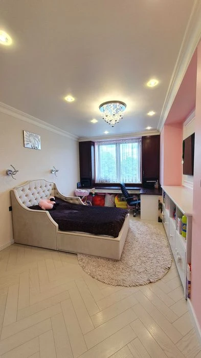 Продаж 2 кім. квартири+кухня-студія в новобудові в центрі Си