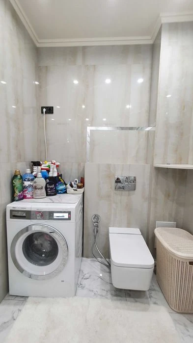 Продаж 2 кім. квартири+кухня-студія в новобудові в центрі Си