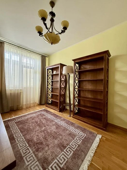 Ціна нижча ринковоі !!Продаж 4 кімн квартира дворівнева  пр.