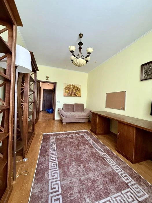 Ціна нижча ринковоі !!Продаж 4 кімн квартира дворівнева  пр.