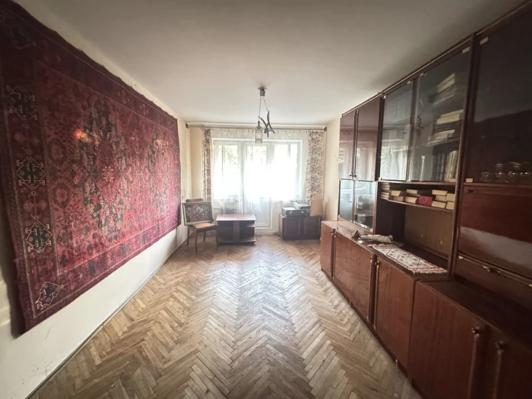 Продаж 3 кімнатна квартира вул. Виговського , житловий стан,