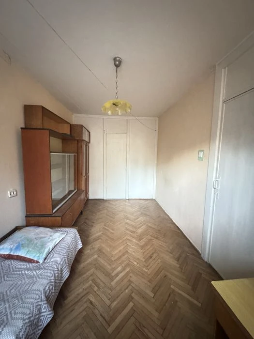 Продаж 3 кімнатна квартира вул. Виговського , житловий стан,
