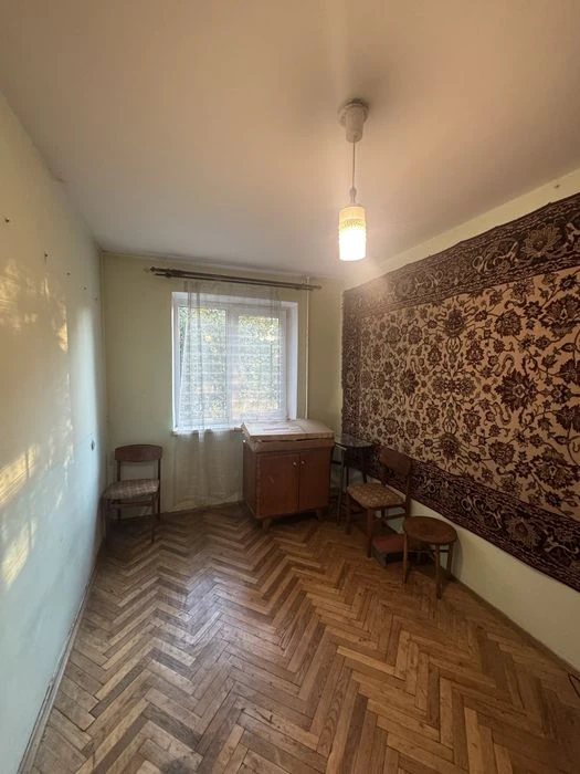 Продаж 3 кімнатна квартира вул. Виговського , житловий стан,