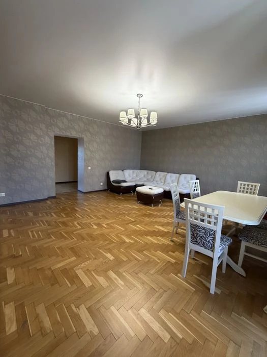 Продається  3 кімнатна квартира з ремонтом по в. Княгині Оль