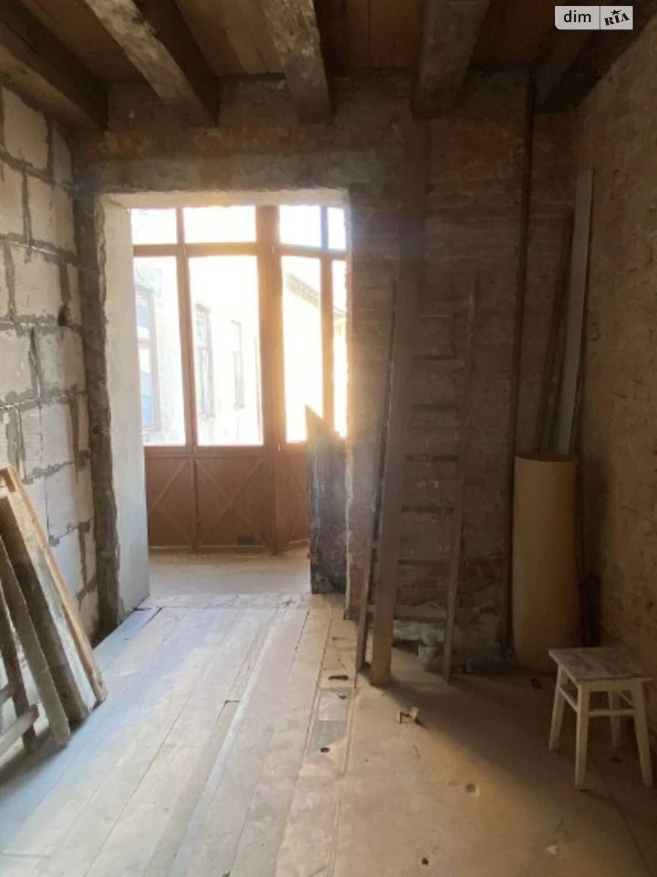 Продаж Квартира Площа Ринок