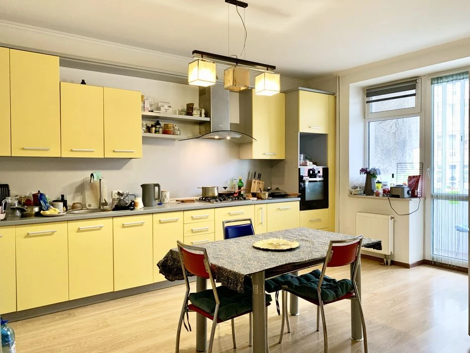 Продаж 3 кім. квартири, вул. Плугова, 10