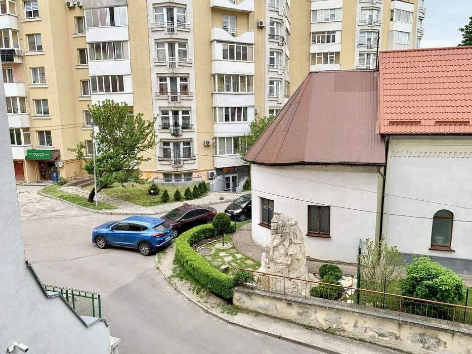 Продаж 3 кім. квартири, вул. Плугова, 10
