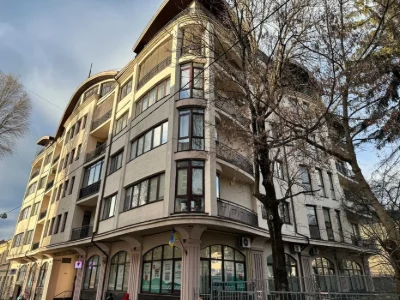 Продається простора 7 кімнатна дворівнева квартира, вулиця Р