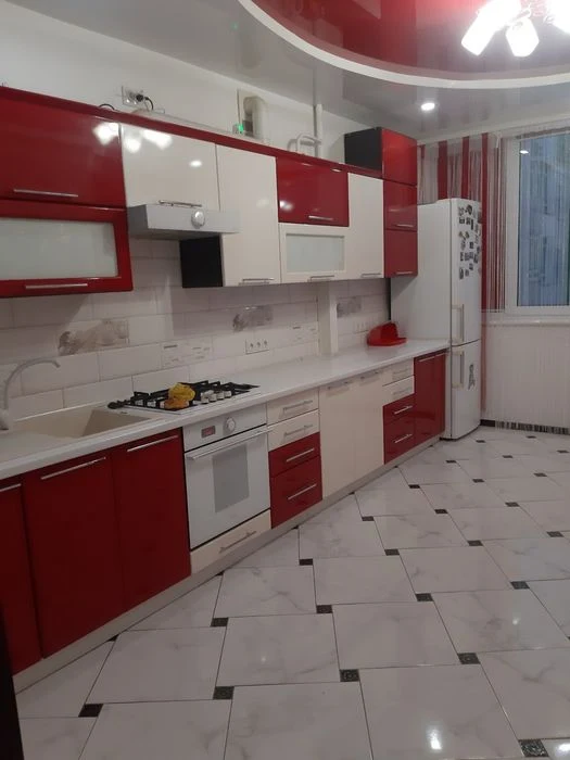 Продам 3-х кімнатну квартиру новобуд вул.Величковського