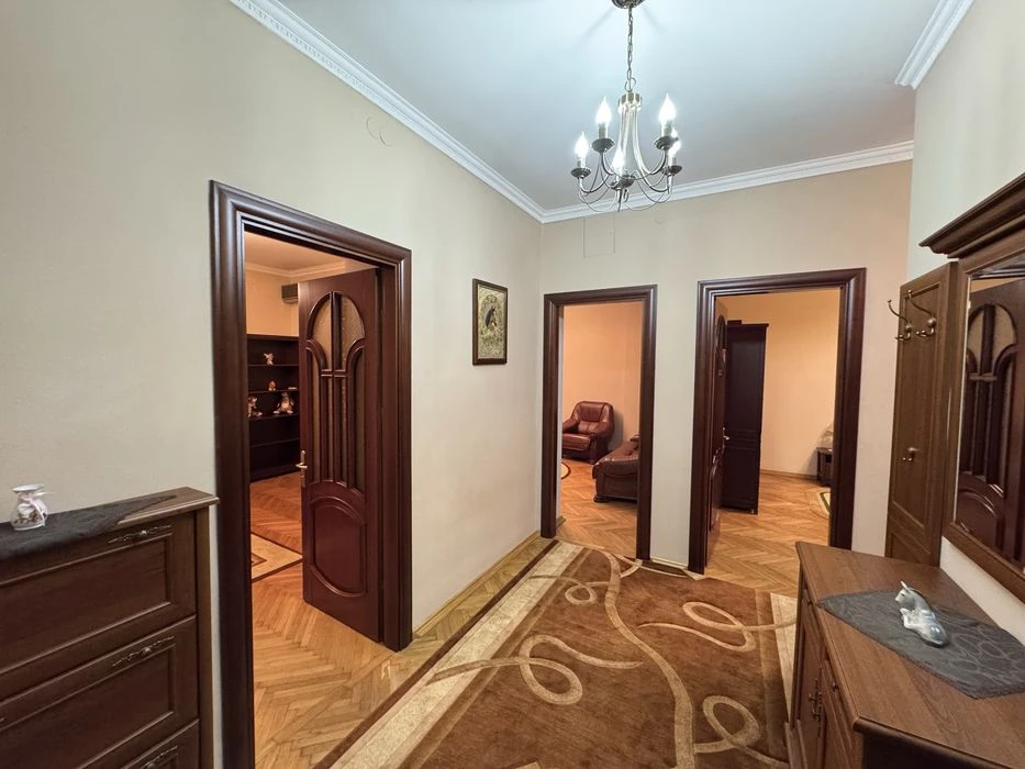 Власник.3 кімнатна квартира в центральній частині м.Львів