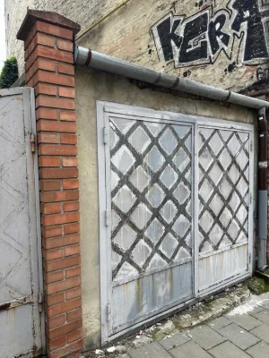 Продаж 1/3 будинку на 2дві сім'ї з гаражем та ділянкою, на 2
