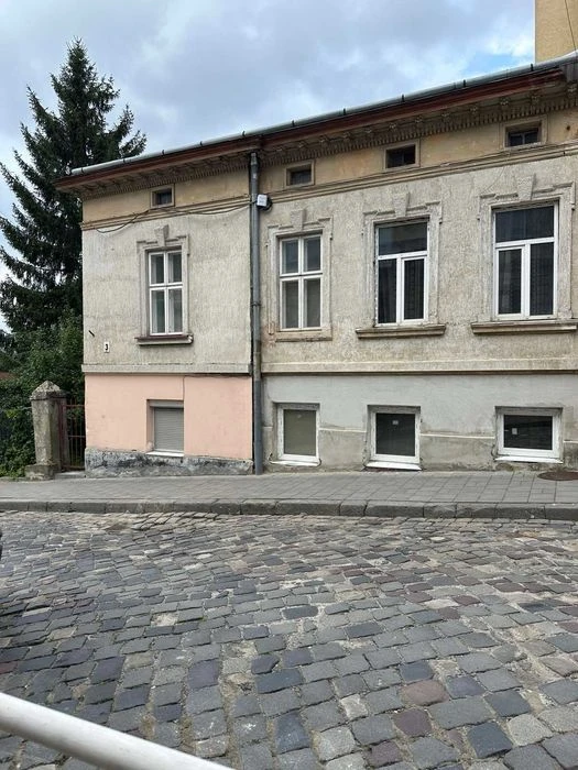 Продаж 1/3 будинку на 2дві сім'ї з гаражем та ділянкою, на 2