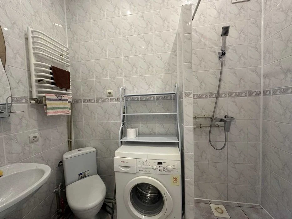 Продаж 1/3 будинку на 2дві сім'ї з гаражем та ділянкою, на 2