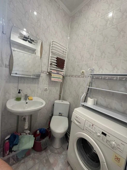 Продаж 1/3 будинку на 2дві сім'ї з гаражем та ділянкою, на 2