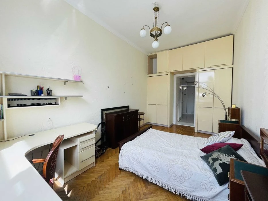 Продаж квартири в історичному  центрі Львова 124 м2 з ремонт