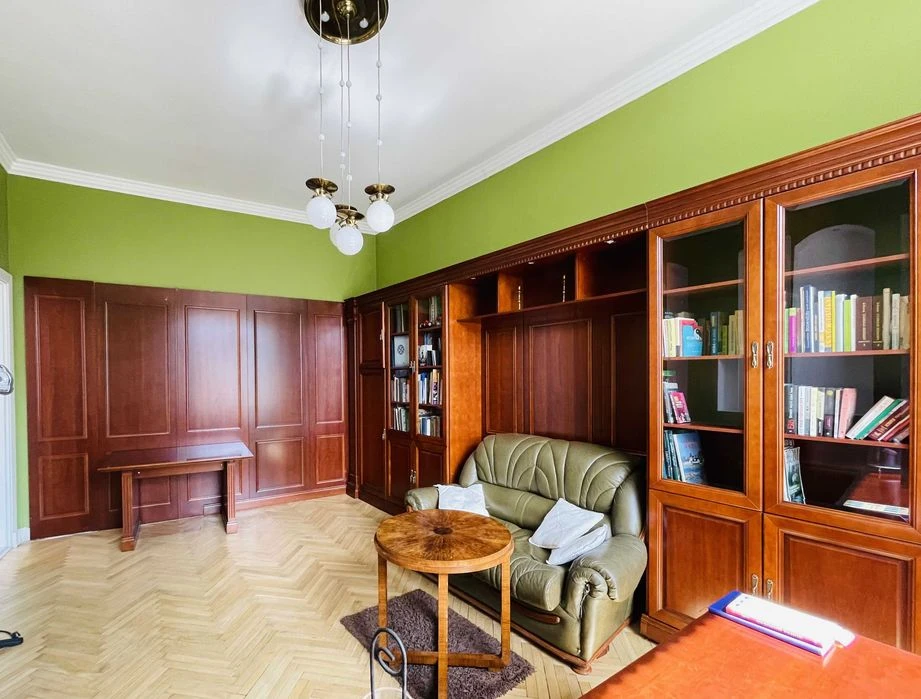 Продаж квартири в історичному  центрі Львова 124 м2 з ремонт