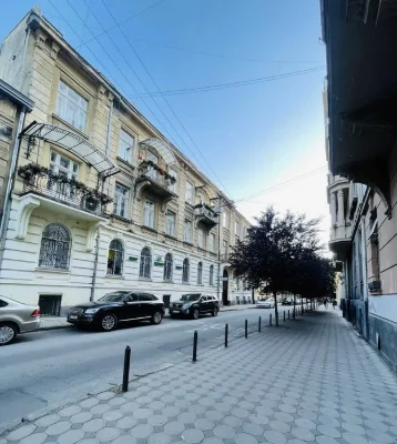 Продаж квартири в історичному  центрі Львова 124 м2 з ремонт