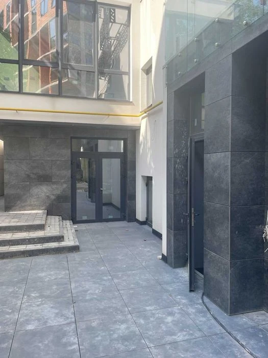 продам квартира 74кв м по вул Ярославенка 23 м.Львів