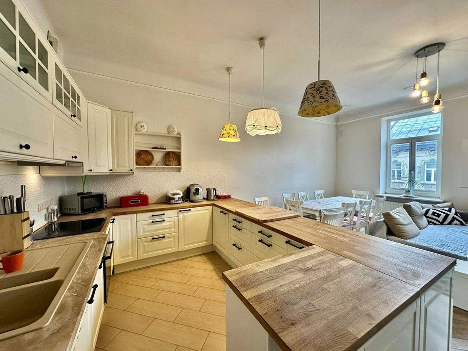 Продаж кухні-студії і 2 кім кв. (150м),вул.Грушевського.БЕЗ