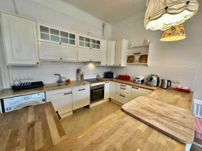 Продаж кухні-студії і 2 кім кв. (150м),вул.Грушевського.БЕЗ