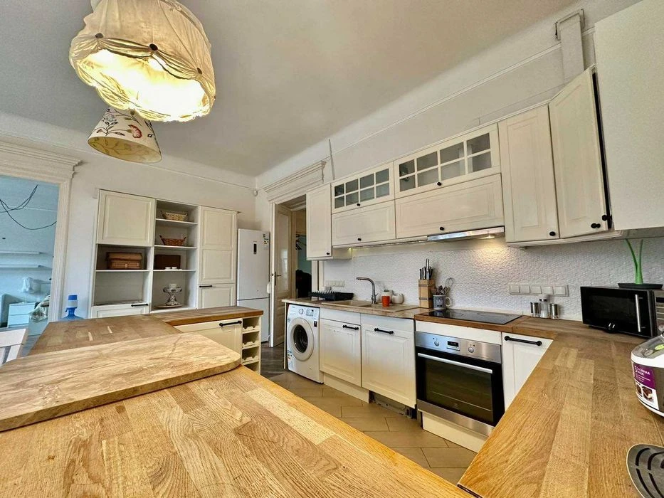 Продаж кухні-студії і 2 кім кв. (150м),вул.Грушевського.БЕЗ