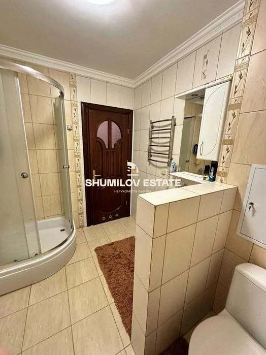 Продається Приваблива 3-кімнатна Квартира по вулиці Дмитра В