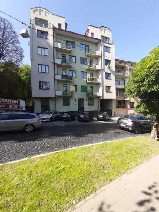 Продаж 3к квартири  вул. Героїв Майдану 95м.кв . в новобудов