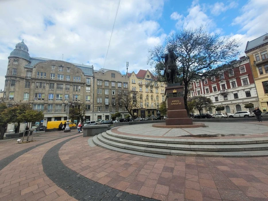 Продаж в центрі Львова 4кім. в.Галицька 5/7пов. 130м.кв. 460