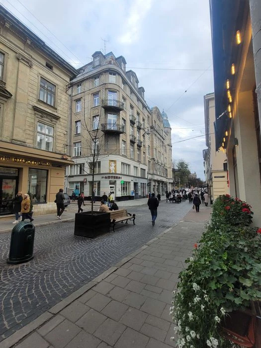Продаж в центрі Львова 4кім. в.Галицька 5/7пов. 130м.кв. 460