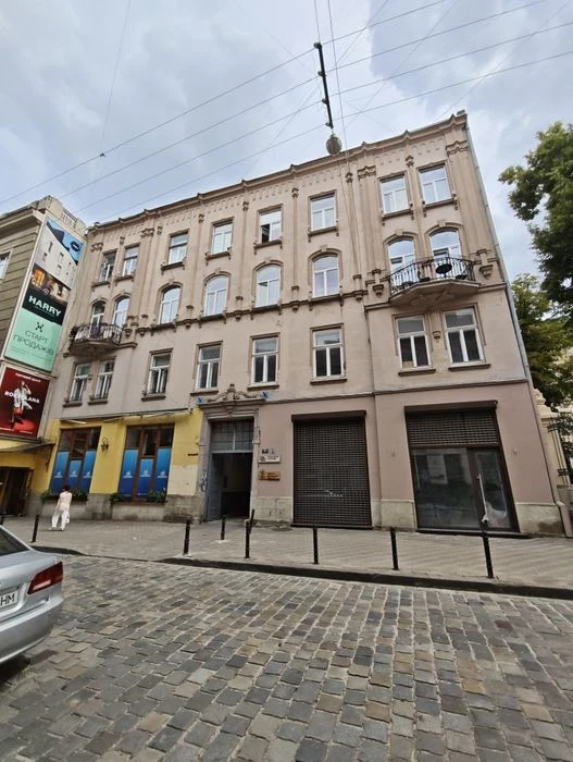 Продаж 2к квартири в центрі Львова по вул Коперника 11