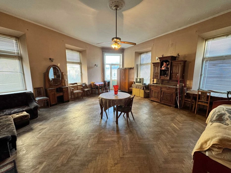Продаж 3 кімнатної квартири, Австрійський будинок, вулиця Кн