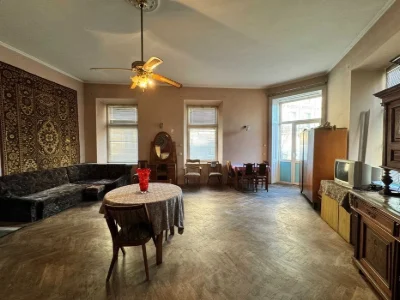 Продаж 3 кімнатної квартири, Австрійський будинок, вулиця Кн
