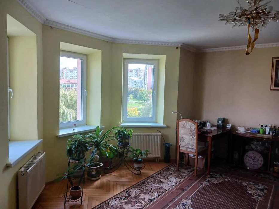 Продаж 2-кім вул. Трильовського, 14