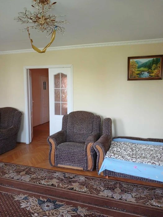Продаж 2-кім вул. Трильовського, 14