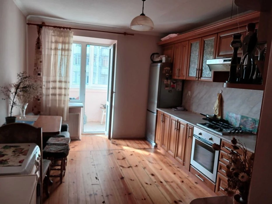Продаж 2-кім вул. Трильовського, 14