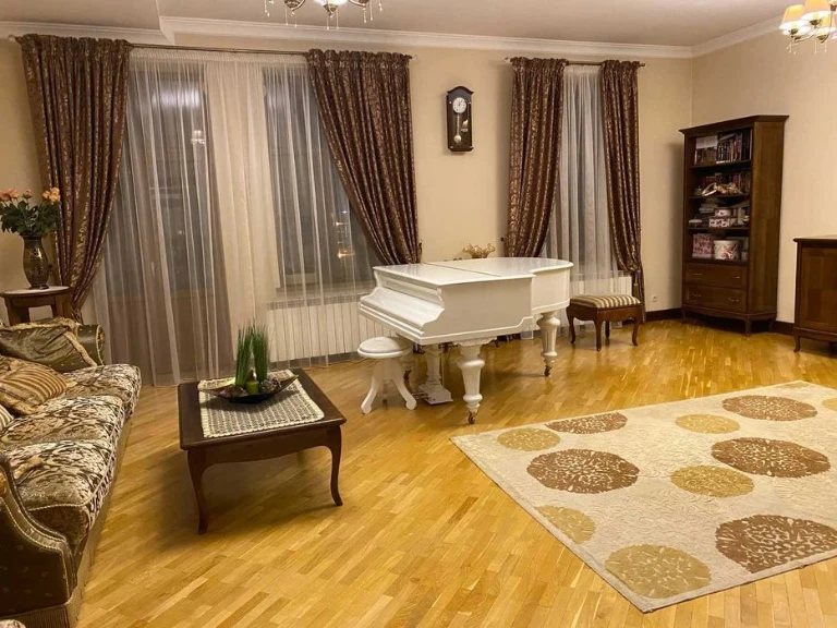 Продаж 3 кім квартири по вул.Левицького (105 м.кв., два балк