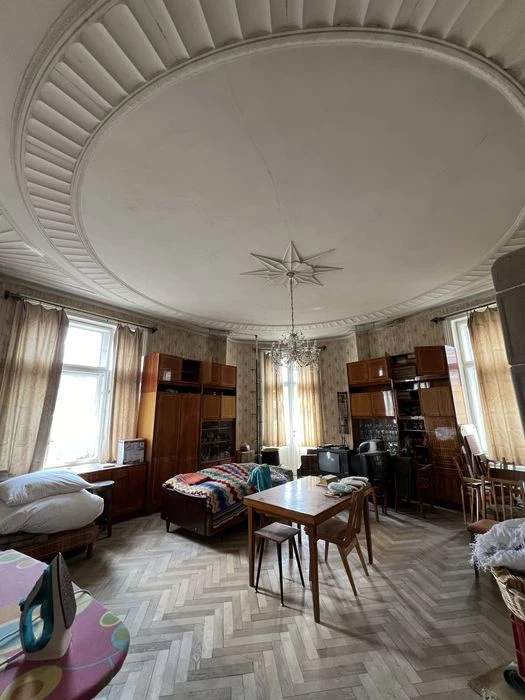 Продаж 6к квартири вул Франка 255000$