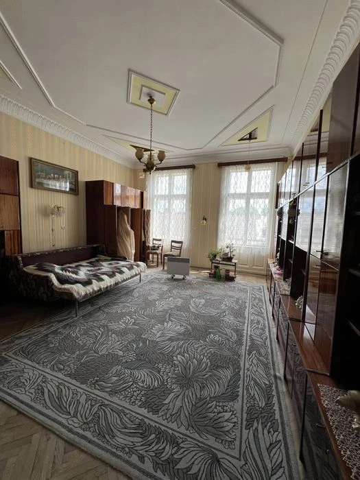 Продаж 6к квартири вул Франка 255000$