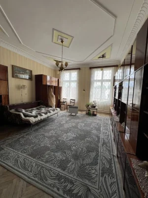 Продаж 6к квартири вул Франка 255000$