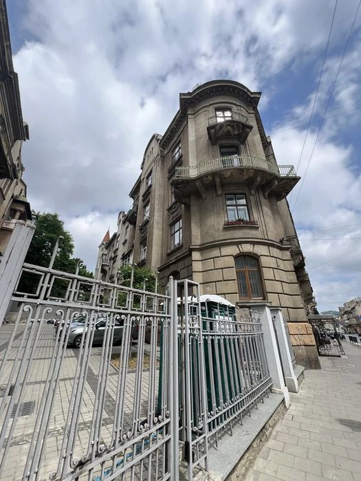 Продаж 6к квартири вул Франка 255000$