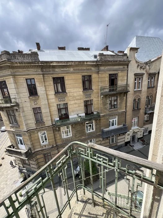 Продаж 6к квартири вул Франка 255000$