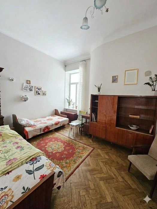 Продаж 2х кімнатної квартири по вул.Руданського, 3 (за готел