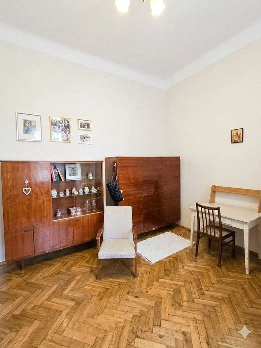 Продаж 2х кімнатної квартири по вул.Руданського, 3 (за готел