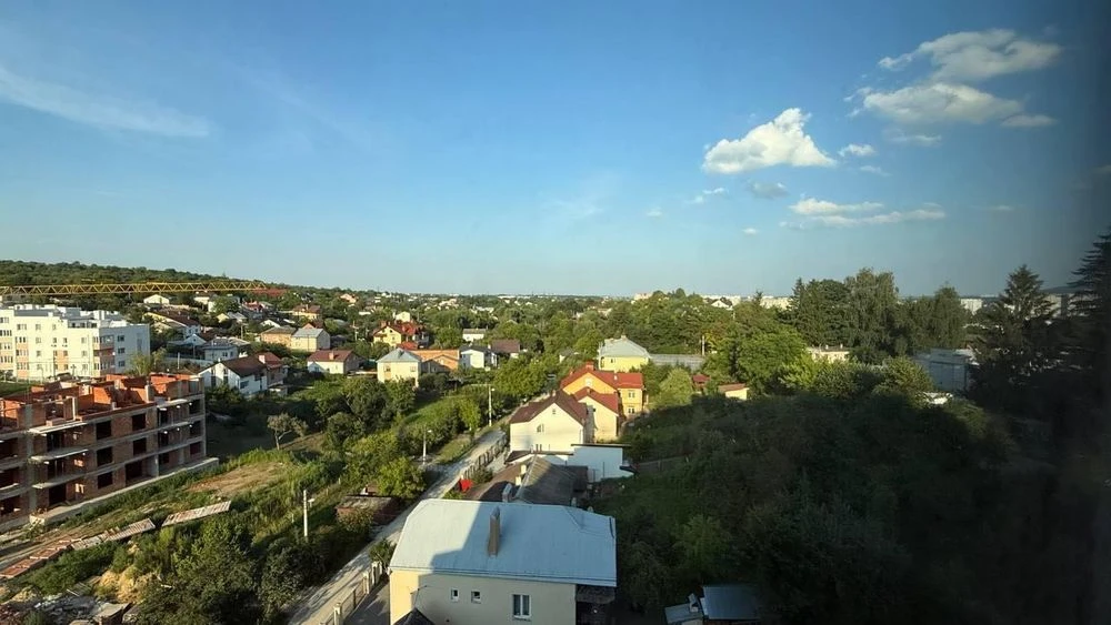 Продаж 1-кім. квартири 50 м вул. Очеретяна, 11 Карпатбуд