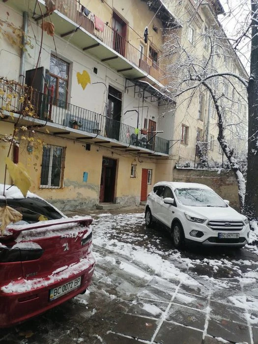 Продаж 2 кім вул Пекарська