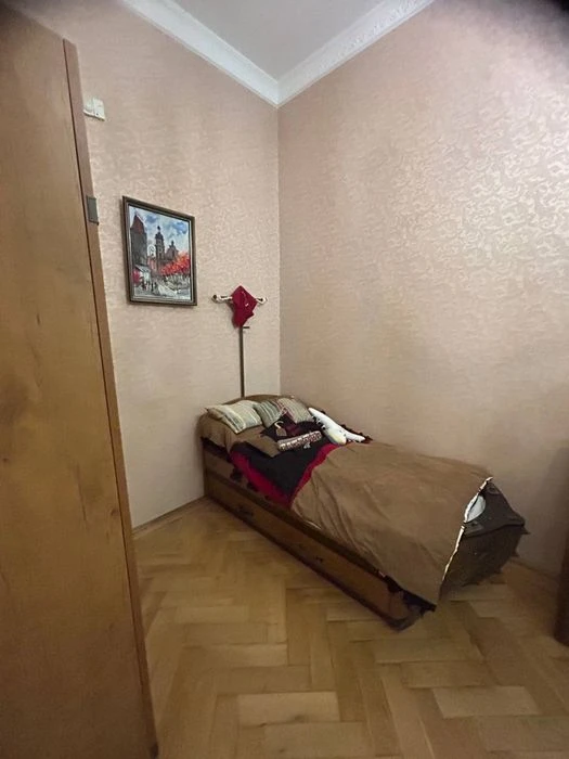 Продаж 5-кімнатної квартири