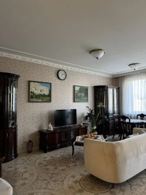 Продається двохрівнева квартира по вул. Коновальця (бічна ву